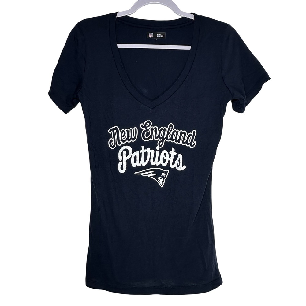 NFL Team Apparel New England Patriots Navy Blue V-Neck Graphic T-Shirt Small